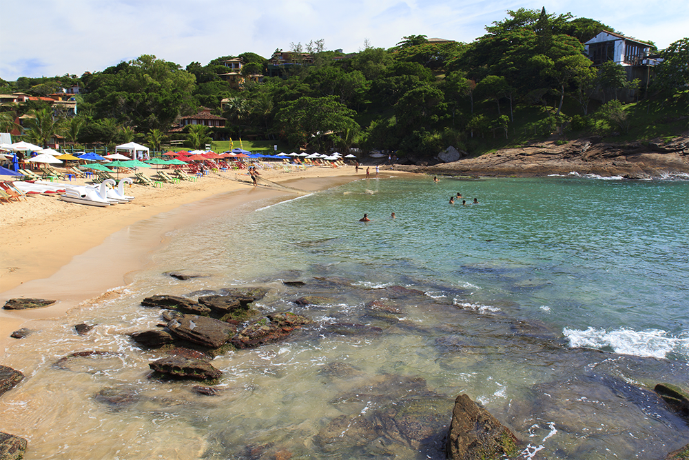 Praia da Ferradura e Ferradurinha: Descubra as Diferenças e Escolha a Melhor Opção em Búzios